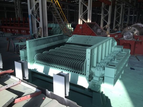 Máquina alimentadora de placas